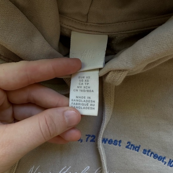 H&M NYC athletic hoodie - Picture 3 of 3